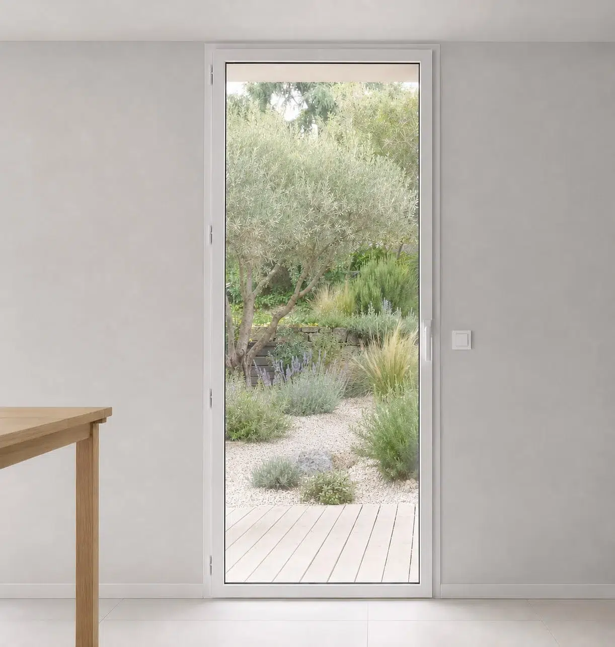 Detalle real de ventana practicable K·LINE con hoja oculta